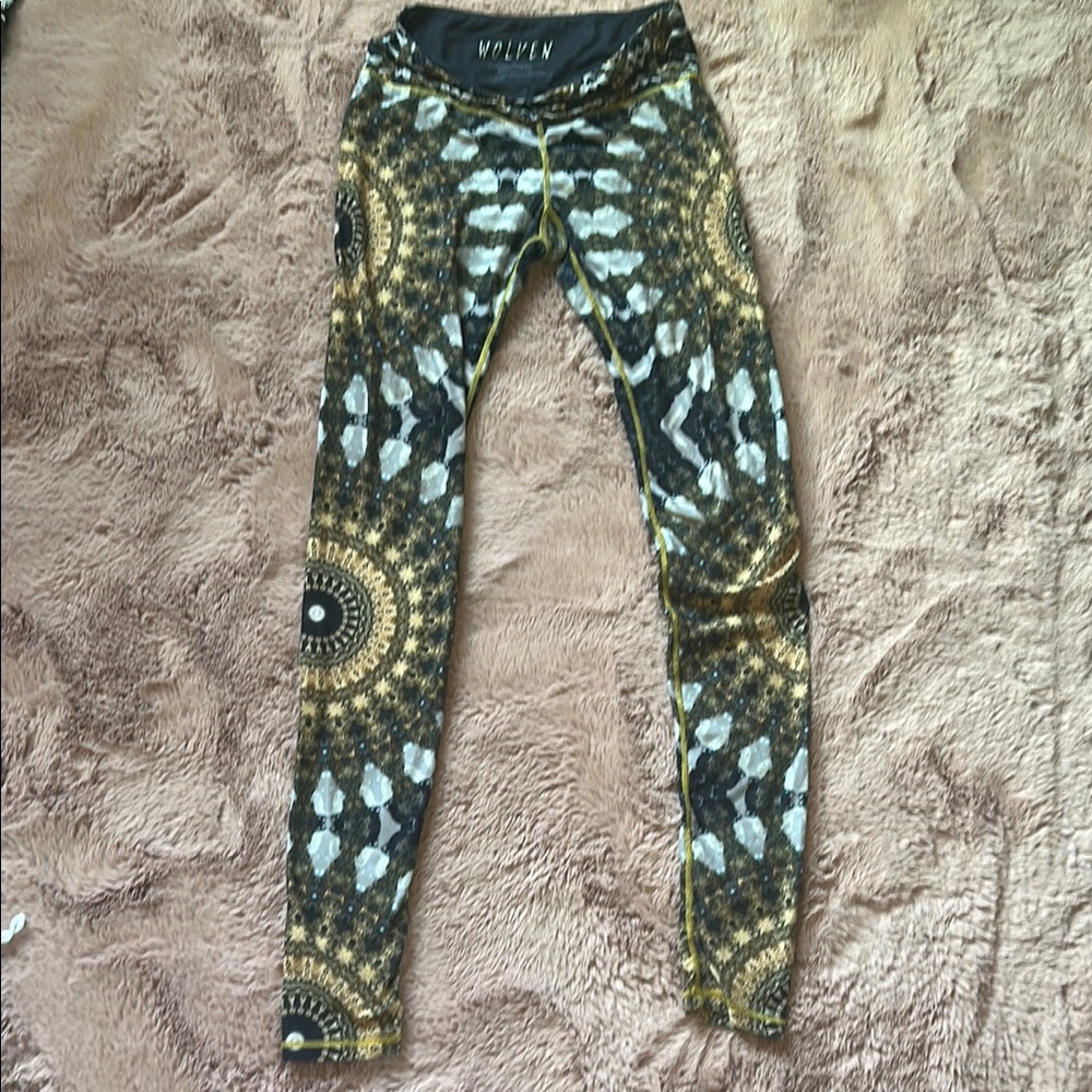 Wolven Geometric Black and Gold Leggings